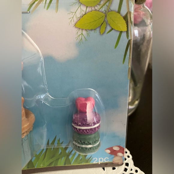 🆕🧚🏻‍♀️ RARE FAIRY GARDEN “WISHING WELL & SWEET TREATS” COLLECTIBLE FIGURINES - Picture 4 of 5